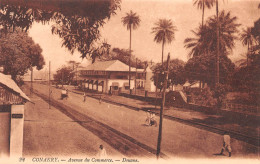 GUINEE Française  CONAKRY La Douane  Avenue Du Commerce éd Levy (Scan R/V) N° 10 \MP7133 - Guinea Francese