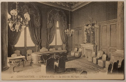 CONSTANTINE (Algérie) - Hotel De Ville - Salle Des Mariages - Fauteuil / Table  - Konstantinopel