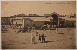 CONSTANTINE (Algérie) - Marché Aux Grains / Calèche / Animaux / Café En Arrière Plan - Konstantinopel