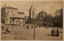 CONSTANTINE (Algérie) - Place Du Palais - Kiosque - Eglise - Passants - Constantine