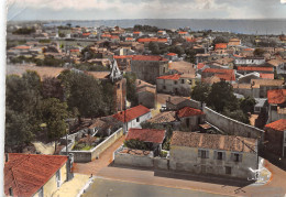 17 ANGOULINS SUR MER. VUE GENERALE La Place Et L'église   (Scan R/V) N° 37 \MP7136 - Angoulins