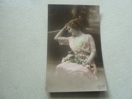 Lyon - Femme Avec Fleurs - Editions Mesange - Année 1913 - - Women