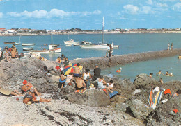 17  Angoulins - La Plage Et Les Abords Du Port  (Scan R/V) N° 50 \MP7136 - Angoulins