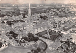 17   MARENNES Vue Générale L'église Et Le Clocher (Scan R/V) N° 29 \MP7137 - Marennes