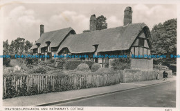 R032573 Stratford Upon Avon. Ann Hathaways Cottage. Photochrom. No 82871. 1952 - World