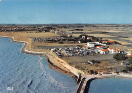 17 CHATELAILLON-PLAGE Les Boucholeurs Et La Falaise (Scan R/V) N° 63 \MP7139 - Châtelaillon-Plage