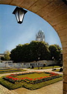 17 SAINTES Le Jardin Public Et Le Clocher De L'église Carte Vierge Non Circulé (Scan R/V) N° 8 \MP7140 - Saintes