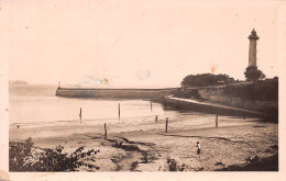 17 SAINT-GEORGES-DE-DIDONNE Le Phare Et La Jetée (Scan R/V) N° 37 \MP7140 - Saint-Georges-de-Didonne