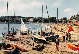 17 SAINT-PALAIS-SUR-MER  Voiliers Et Dériveurs  Sur La Plage De NAUZAN  (Scan R/V) N° 51 \MP7142 - Saint-Palais-sur-Mer