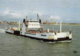 17 île De Ré  Bac Le Maréchal De TOIRAS Entre L'île Et La Pallice  (Scan R/V) N°19  \MP7144 - Ile De Ré