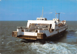 17 île De Ré   Bac Amphidrome Le SAINTONGEAIS  Entre L'île Et La Pallice  (Scan R/V) N°22  \MP7144 - Ile De Ré