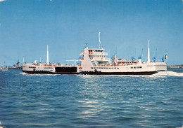 17 île De Ré  Le Bac  AMIRAL TOIRAS Entre L'île Et La Pallice  (Scan R/V) N°21  \MP7144 - Ile De Ré