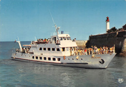 17 île De Ré L'Illienne Paquebot Côtier Croisières Inter îles Arrivant à Saint Martin De Ré (Scan R/V) N°24  \MP7144 - Saint-Martin-de-Ré