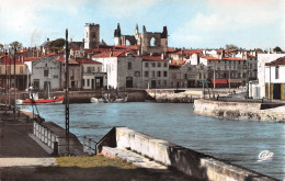 17 île De Ré SAINT-MARTIN-DE-Ré  Vue Sur Le Port Et La Ville (Scan R/V) N°26  \MP7144 - Saint-Martin-de-Ré