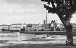 17 île De Ré SAINT-MARTIN-DE-Ré  Bassin Quai De La Poithevinière (Scan R/V) N°29  \MP7144 - Saint-Martin-de-Ré