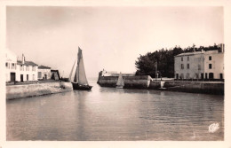 17 île De Ré SAINT-MARTIN-DE-Ré  Sortie Du Port Vers La Barbette  (Scan R/V) N°30  \MP7144 - Saint-Martin-de-Ré