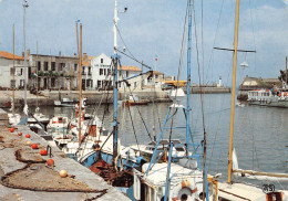 17 île De Ré SAINT-MARTIN-DE-Ré  Le Port Restaurant Les REMPARTS (Scan R/V) N°40  \MP7144 - Saint-Martin-de-Ré