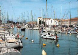17 île De Ré SAINT-MARTIN-DE-RÉ  Yachts Dans Le Bassin à Flots  (Scan R/V) N°46 \MP7144 - Saint-Martin-de-Ré