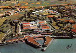 17 île De Ré SAINT-MARTIN-DE-RÉ  Le Petit Port Le  Pénitencier Et La Maison D'arret   (Scan R/V) N°75 \MP7144 - Saint-Martin-de-Ré