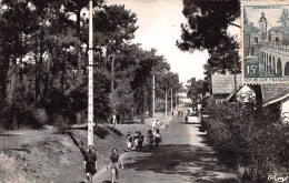 17 ILE D'OLERON Saint-Trojan-les-Bains  Avenue Sous Les Pins Boulevard De La Plage  (Scan R/V) N°45 \MP7145 - Ile D'Oléron