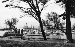 17 île D'OLERON Saint-Pierre-d'Oléron LA COTINIERE Racommodage Des Filets Au Port   (Scan R/V) N° 3 \MP7146 - Saint-Pierre-d'Oleron