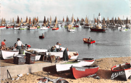 17 île D'OLERON Saint-Pierre-d'Oléron LA COTINIERE Barques Et Bateaux  Au Port   (Scan R/V) N° 4 \MP7146 - Saint-Pierre-d'Oleron