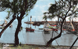 17 île D'OLERON Saint-Pierre-d'Oléron LA COTINIERE  Le Port Et Le Phare  (Scan R/V) N° 12 \MP7146 - Saint-Pierre-d'Oleron