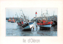 17 île D'OLERON Saint-Pierre-d'Oléron LA COTINIERE  Carénage Néttoyage Des Coques Des Chalutiers(Scan R/V) N° 31 \MP7146 - Saint-Pierre-d'Oleron