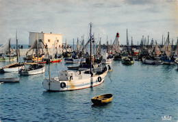 17 Saint-Pierre-d'Oléron LA COTINIERE   Le Port Le VEGA Au Mouillage  (Scan R/V) N° 37 \MP7146 - Saint-Pierre-d'Oleron