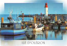 17 Saint-Pierre-d'Oléron LA COTINIERE  ALEA Et CLIPPER Devant Le Feu Rouge De L'entrée Du Port (Scan R/V) N° 41 \MP7146 - Saint-Pierre-d'Oleron