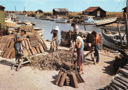 17 île D'Oléron Détroquage Des Huitres Le Chenal D'Ors Le Château D'Oléron  (Scan R/V) N° 10 \MP7147 - Ile D'Oléron