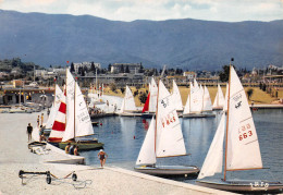 01 DIVONNE LES BAINS - Les Régates Sur Le Lac - Voiles Dériveurs  (Scan R/V) N° 45 \MP7150 - Divonne Les Bains