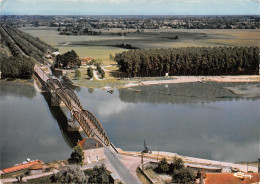 PONT-DE-VAUX (01) - Vue Aérienne - Le Pont Sur La Saône Et Le Camping Des Peupliers (Scan R/V) N° 37 \MP7151 - Pont-de-Vaux