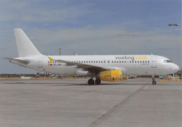 Airbus A320-232 VUELING Brussels Belgium 2015  Avion Aviation  édition FlyingBooks (Scan R/V) N° 4 \MP7153 - 1946-....: Era Moderna