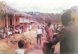 GABON LEKONI Village D'orpailleur Haut Ogoué Ogooué   éditions  Paraiso  (Scan R/V) N° 1 \MP7162 - Gabon