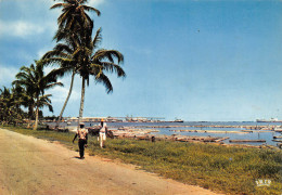 GABON PORT-GENTIL  La Route Du Bord De Mer  édition Iris Carte Vierge Non Circulé (Scan R/V) N° 25 \MP7163 - Gabón