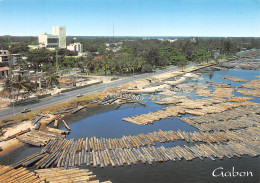 GABON PORT-GENTIL  Vue Aérienne Du Bord De Mer Et Du Parc à Bois Grumes Et Billes D'acajou   (Scan R/V) N° 30 \MP7163 - Gabon