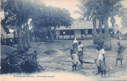 GABON FRANCEVILLE N'GOUNIE Factorerie ANDJIBE Les Grands Magasins  (Scan R/V) N° 48 \MP7163 - Gabón