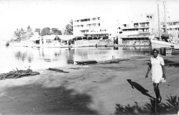 GABON  LIBREVILLE Le Port Bld De L'indépendance  (Scan R/V) N° 22 \MP7164 - Gabun