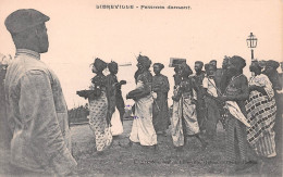 GABON LIBREVILLE Femmes Dansant Cliché Guillot à Libreville (Scan R/V) N° 47 \MP7165 - Gabón