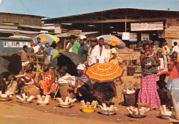 GABON MOANDA Le Marché Haut-Ogoué édition TROLEZ  (Scan R/V) N° 38 \MP7165 - Gabón