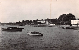 GABON LIBREVILLE  Bateaux De Pêcheurs En Filières Dans La Rade édition Remond  (Scan R/V) N° 86 \MP7165 - Gabon