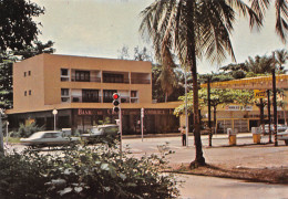 Gabon PORT-GENTIL  La Banque De Crédit Et Station PIZO édition Sogapresse à Libreville  (Scan R/V) N° 13 \MP7166 - Gabun