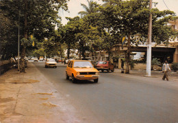 Gabon PORT-GENTIL  Avenue Du Centre Ville édition TROLEZ   (Scan R/V) N° 15 \MP7166 - Gabón