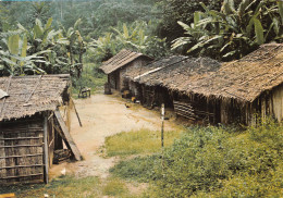 GABON  Un Campement En Foret édition TROLEZ  LIBREVILLE    (Scan R/V) N° 56 \MP7166 - Gabón