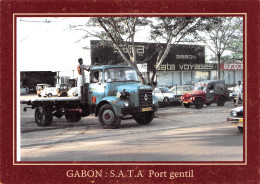 Gabon PORT-GENTIL 1984 La SATA Acconage Un Berlier Quitte Sa Base Pour L'aéroport (Scan R/V) N° 28 \MP7166 - Gabon