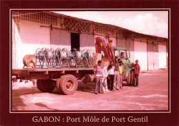 Gabon PORT-GENTIL Port Môle Chargement Du Berliet Plateau De SATA Air Fret (Scan R/V) N° 33 \MP7166 - Gabon