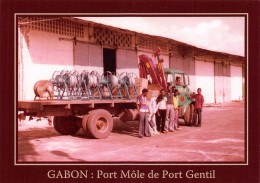 Gabon PORT-GENTIL Port Môle Chargement Du Berliet Plateau De SATA Air Fret (Scan R/V) N° 34 \MP7166 - Gabon