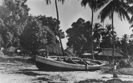 GUINEE CONAKRY CAMAYENNE Barque Sur La Plage (Scan R/V) N° 35 \MP7168 - French Guinea