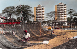 GUINEE CONAKRY Filets De Pêche Et Gratte-ciel à BOULBINET Ramendeur Remailleur Carte Vierge (Scan R/V) N° 16 \MP7168 - Guinea Francesa